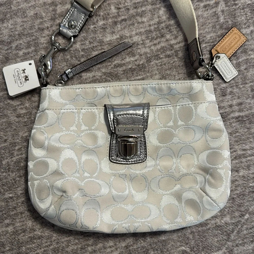 NWT Coach Poppy Signature Multi Swingpack Bag Crossbody Purse White Silver Cream - Picture 2 of 6